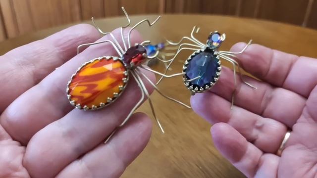 СЮРПРИЗ ОТ @olgaczvintage СТАРИННЫЕ УКРАШЕНИЯ. ИРИСОВОЕ СТЕКЛО. АНТИКВАРИАТ. БРОШКИ. смотреть онлайн