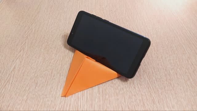 Подставка для телефона из бумаги смотреть онлайн