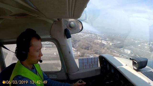 Талгат Джандосов: полет на Cessna 172N. Аэродром Бурундая. смотреть онлайн