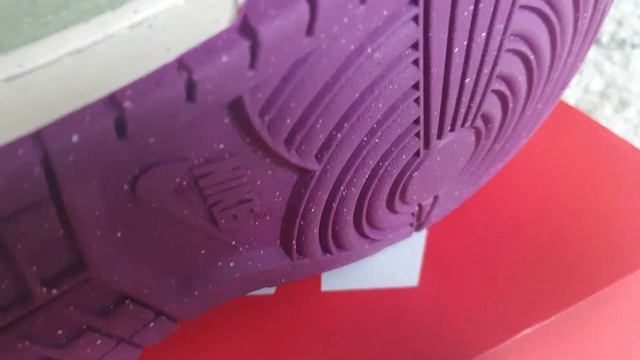 This Sneaker Got STRONG COLOURS! | Nike Dunk High "Dynamic Berry" смотреть онлайн