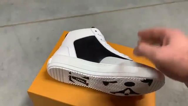 КРОССОВКИ LOUIS VUITTON ЦВЕТ БЕЛЫЙ Артикул 27035 смотреть онлайн