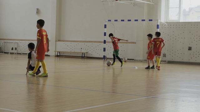 Настя на тренировке по футболу у Артёма смотреть онлайн