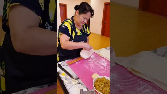 Пирог и жареные пирожки с капустой. Пышное тесто для пирожков, как пух смотреть онлайн