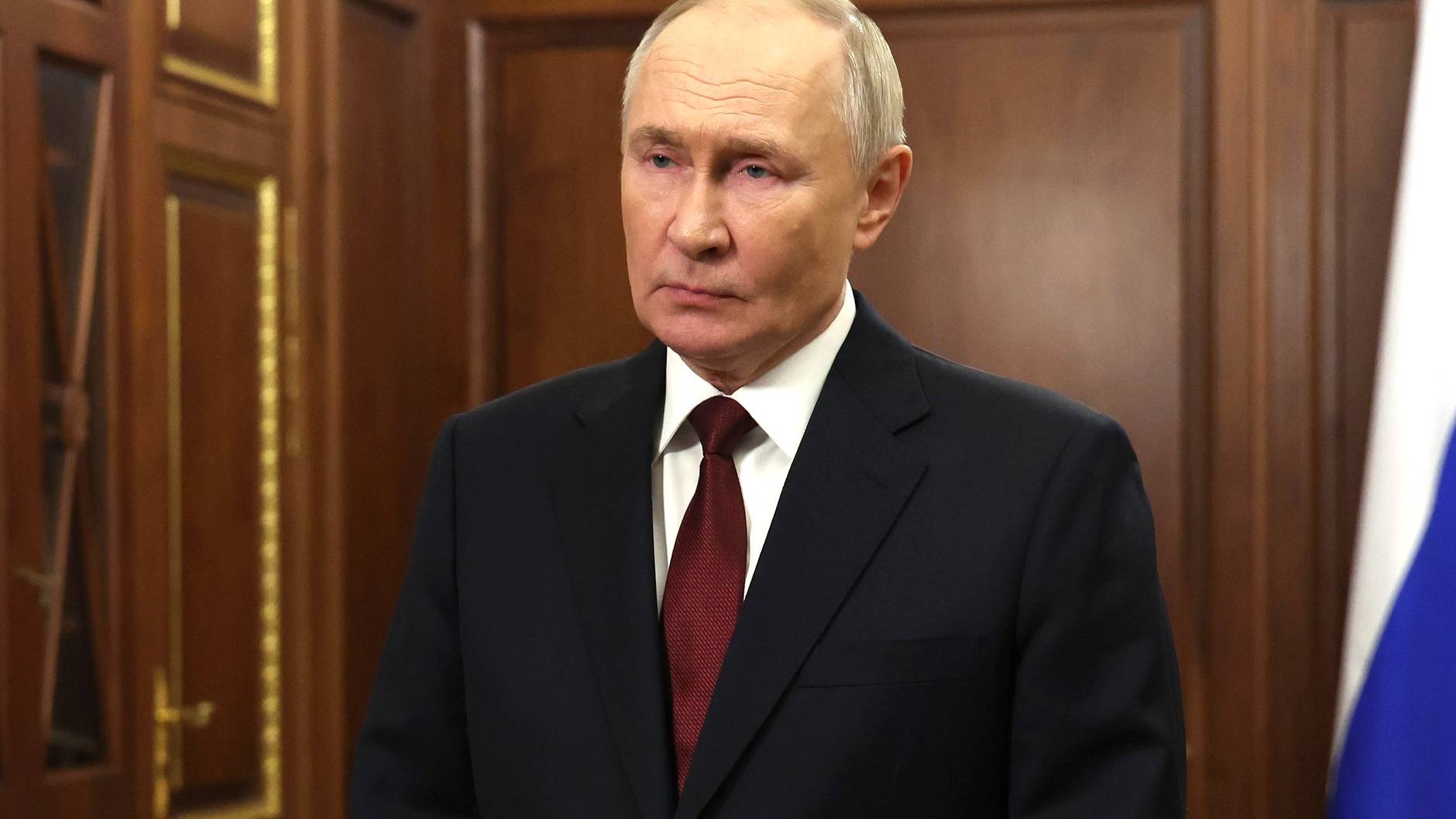 Видеообращение президента России Владимира Путина по случаю Дня сотрудника органов внутренних дел смотреть онлайн