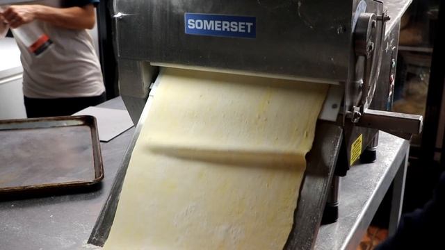 Somerset CDR 300 Dough Sheeter (Pie Crust) смотреть онлайн