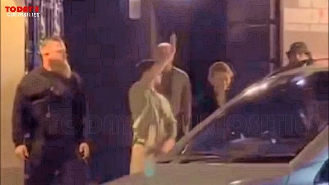 Zendaya proudly applauds her boyfriend Tom Holland playing 'Romeo' смотреть онлайн
