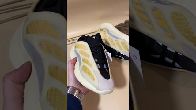 Adidas Yeezy 700 V3 Azael смотреть онлайн