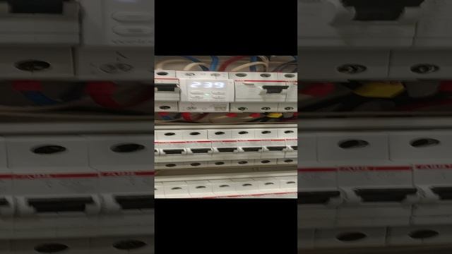 электронное реле напряжения.