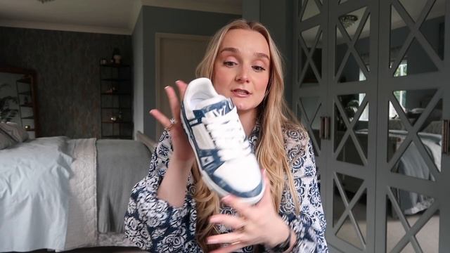 LOUIS VUITTON LV TRAINERS / SNEAKERS DENIM BLUE & WHITE | UNBOXING, REVIEW & TRY ON смотреть онлайн