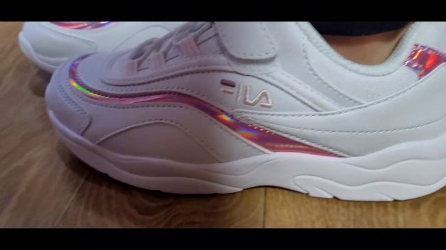 Unboxing Fila shoes( white and pink) смотреть онлайн