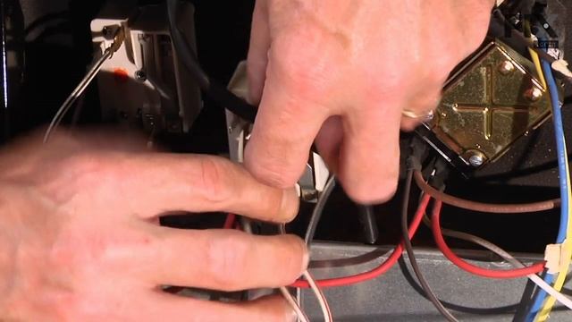 GE Range Repair – How to replace the Surface Burner Switch - 6" - 1560W смотреть онлайн