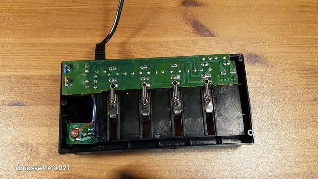 Extremely simple Universal Ni-Cd Battery Charger teardown смотреть онлайн