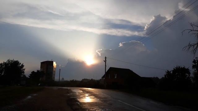 Солнце из-за туч и облаков. Дзен. смотреть онлайн