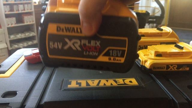 DeWALT DCB547 - DeWALT 54v Akku - DeWALT 54 Volt Akku - DeWALT 18v Akku - 54v Vs. 18v