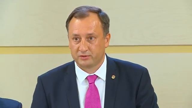 В молдавском парламенте появился свой "Кличко" смотреть онлайн