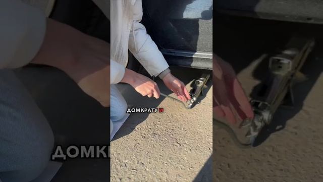 КАК ПОМЕНЯТЬ КОЛЕСО⁉️ ИНСТРУКЦИЯ ДЛЯ ДЕВУШЕК #автообзор #инструкция #shorts смотреть онлайн