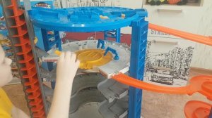 Самый большой гараж Хот Вилс | Hot Wheels Super Ultimate Garage