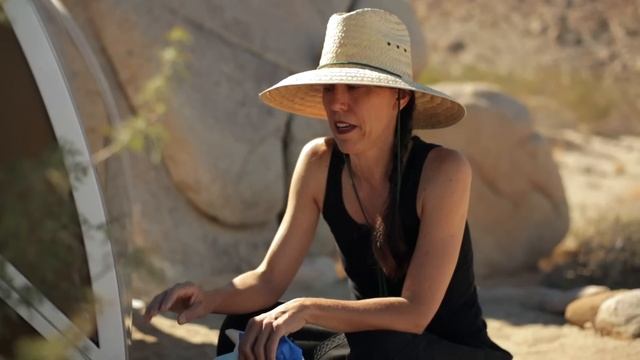 Andrea Zittel: "Wagon Station Encampment" | Art21 "Extended Play" смотреть онлайн