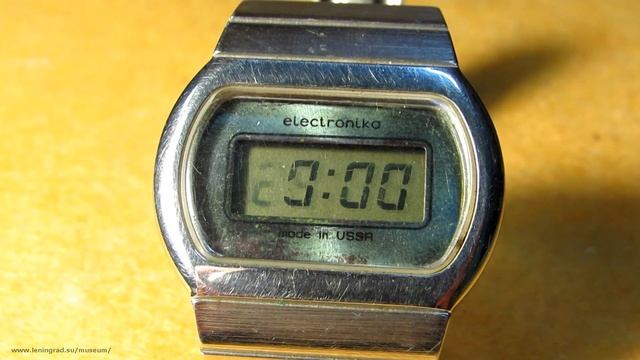 Changing time from 23:59 to 0:00 on the Soviet watch "Elektronika Б6-02" смотреть онлайн