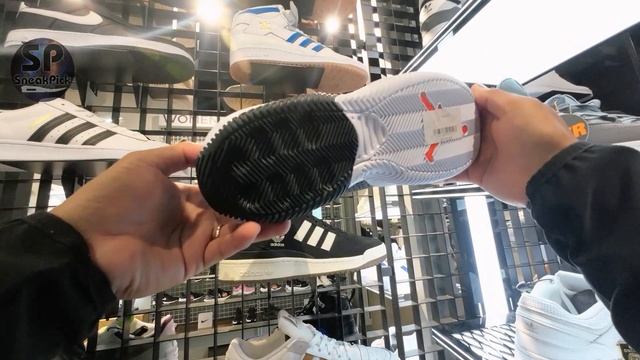 Jordan Stay Loyal 2 (Black/Safety Orange/White/Hyper Royal) смотреть онлайн
