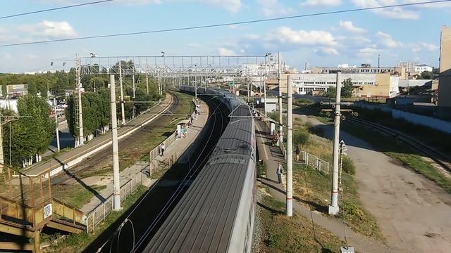 Электровоз ЭП1-094 с пассажирским поездом. смотреть онлайн