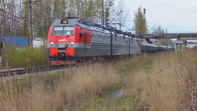 3ЭС4К-013 (РЖД/Окт, ТЧ-21 Волховстрой) с грузовым поездом смотреть онлайн