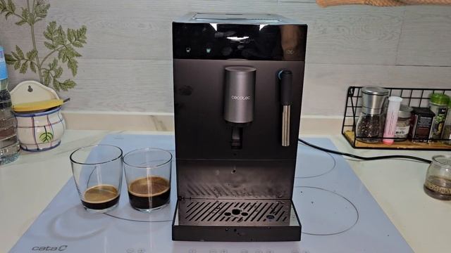 Comparativa De Cafeteras CECOTEC CREMMAET COMPACT STEAM Y DELONGHI ECAM13 123 B