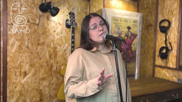 Ира: педагог по вокалу и фортепиано ДАНО