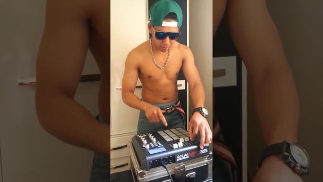 DJ MINEIRINHO - MEDLEY TOP "Akai MPD 26" смотреть онлайн