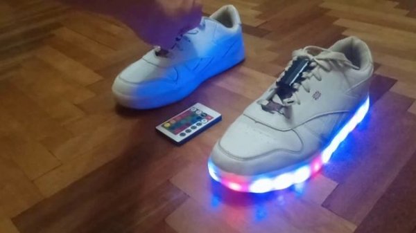Кроссовки с подсветкой
