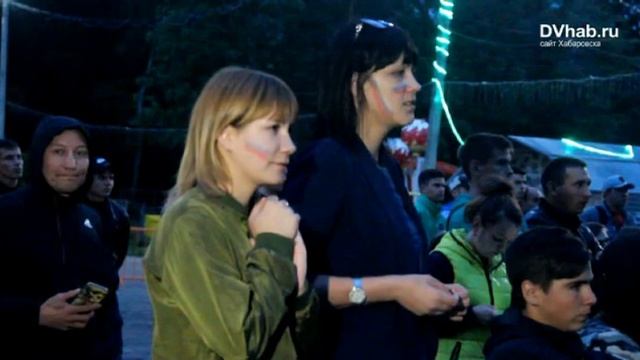 Биробиджанские фанаты поддержали в парке сборную России по футболу смотреть онлайн