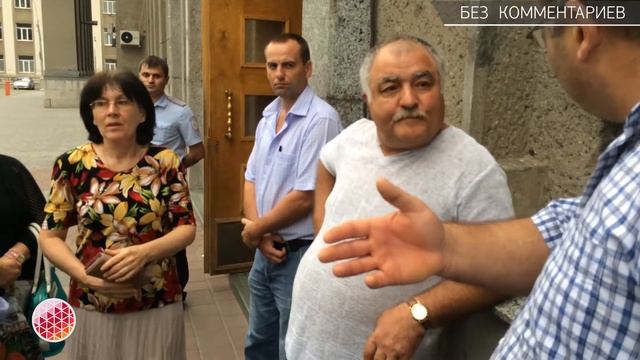 Обманутые вкладчики Диг Банка требуют встречи с Таймуразом Мамсуровым смотреть онлайн