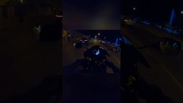 Ямаха р1 ,прохват на заднем колесе по центру ночной Тюмени!!!🤙 смотреть онлайн