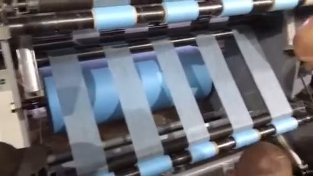 Тестовый запуск бобинорезательной машины для резки спанбонда шириной 1600 мм смотреть онлайн