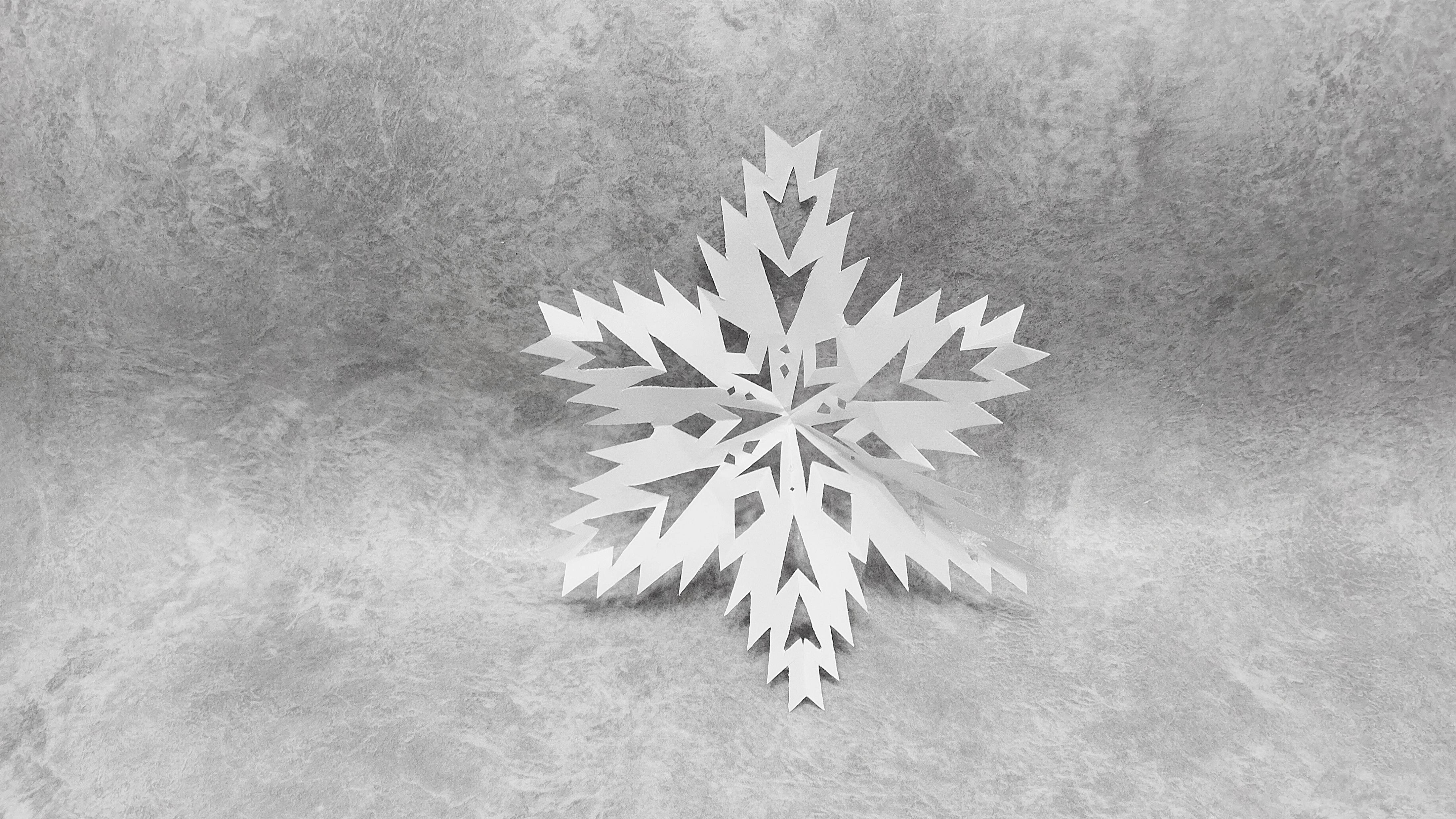 Как сделать красивую снежинку из бумаги смотреть онлайн