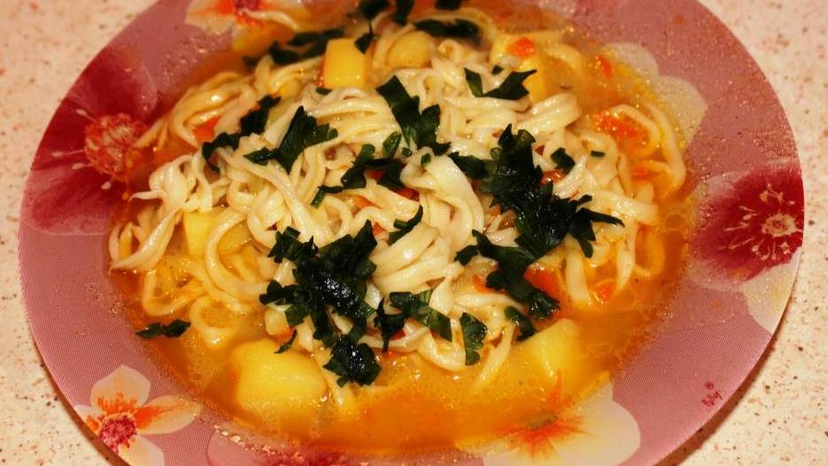 Домашняя лапша в курином бульоне. смотреть онлайн