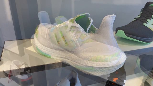 Adidas Ultraboost 22 (Cloud White/Cloud White/Bliss Blue) - Product Code: GX5913 смотреть онлайн