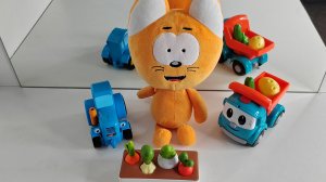 Котёнок Котэ идёт в гости к Синему Трактору