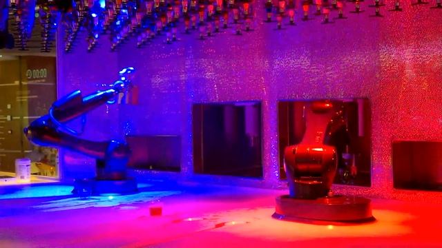 Royal Caribbean Bionic Bar, Robotic Bartender, Giant Cruise ship Anthem of the Seas смотреть онлайн