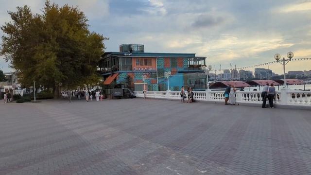Геленджик в октябре 2024 г. Прогулка от пляжа "Красная Талка" до Курзала смотреть онлайн