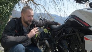 Benelli TRK 702: Мотоцикл, с которого не хочется слезать в обзоре Федотова