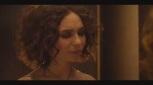 The Undoing 1x01 - Elena kisses Grace (Nicole Kidman & Matilda De Angelis)