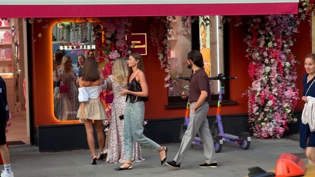 Moscow Today. August 2023, Expensive Cars, Stylish Youth Walking In Moscow, Patriarch S Ponds.