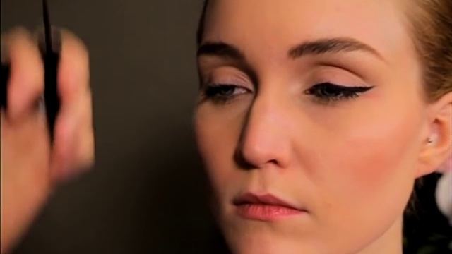 Make Up Tricks with Renee de Wit: Eye Liner смотреть онлайн