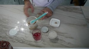 Кормление ржаной закваски (стартера).