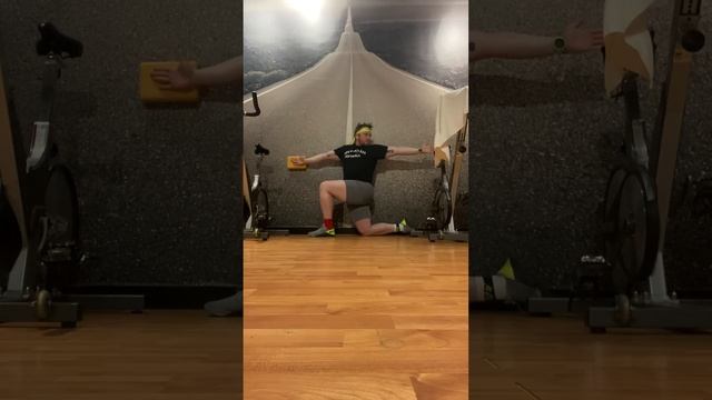 1/2 kneeling rotation against wall смотреть онлайн
