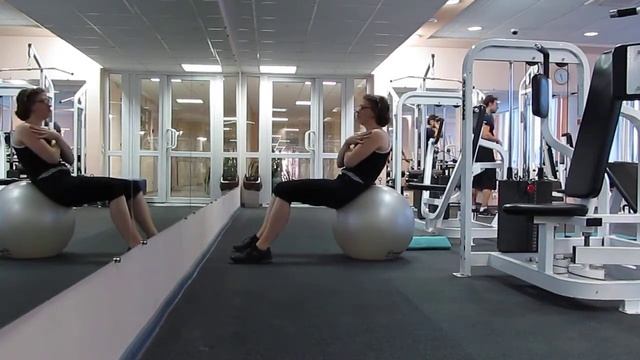 Скручивания на фитболе смотреть онлайн