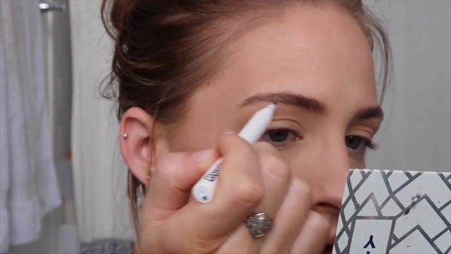 Brow Tutorial Using Brow Flick By Glossier смотреть онлайн