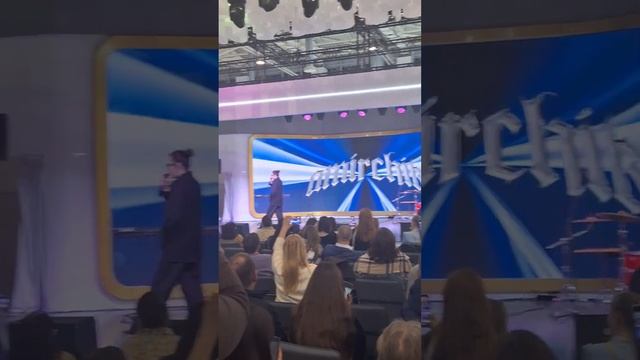 Амирчик. Концерт. Песня "Минимум раз, минимум два, поцелую я тебя".17.01. #Амирчик #концерт #миниму смотреть онлайн