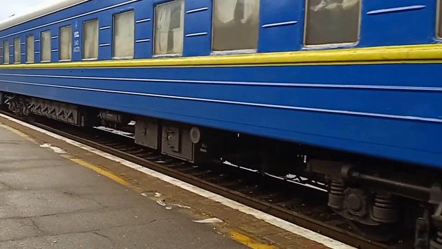 ЧС8-080 приписан до ТЧ-1 Киев прибивает с трех группным поездом №150/№149/115 смотреть онлайн